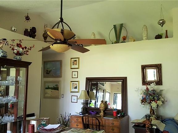 4th image of 306 NE 18th Pl