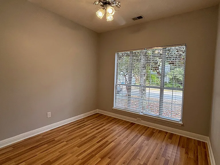1715 Crystal Lake Dr — Photo 28