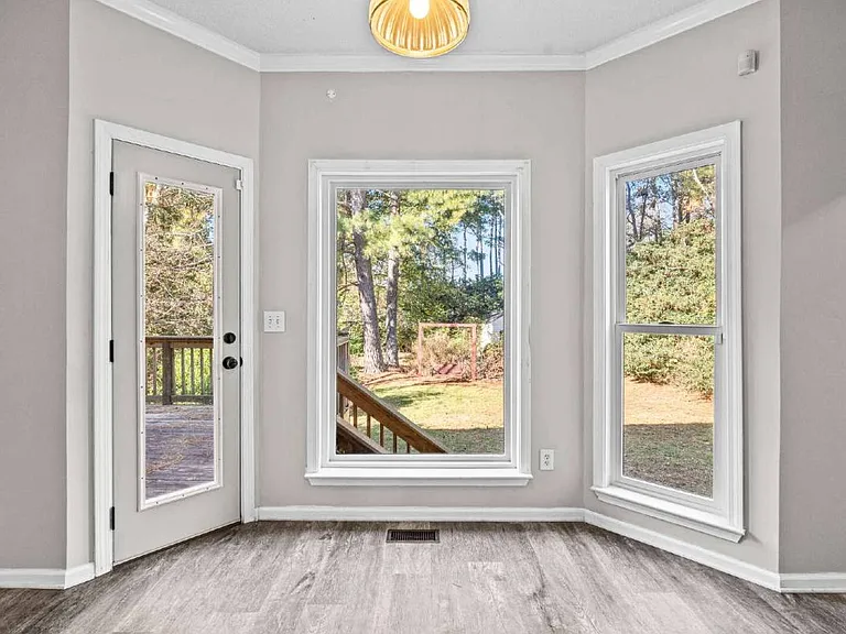 255 Woodstream Dr — Photo 7