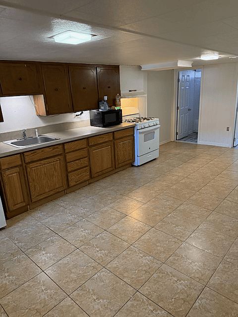 2nd image of 425 Gusryan St #1