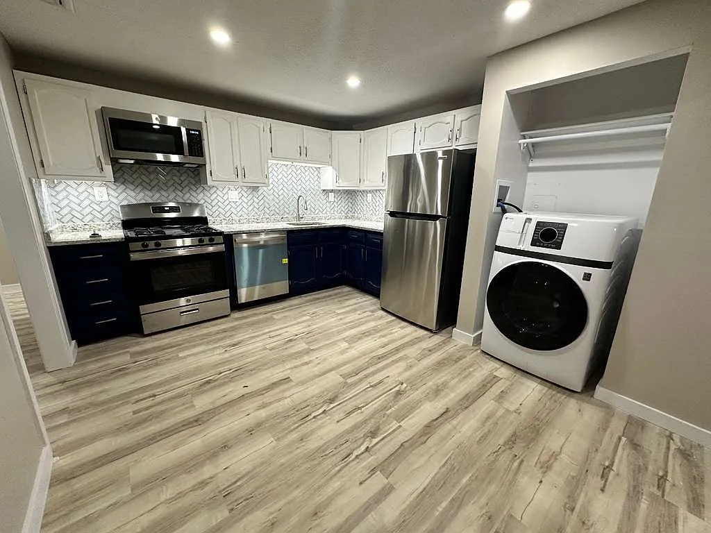 3 bed, 1165 sqft, $2,385 — Photo 3