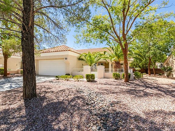 5th image of 2421 Desert Butte Dr