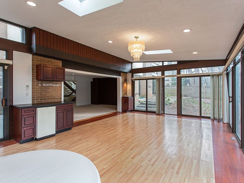 2nd image of 5700 Chapman Mill Dr #2215