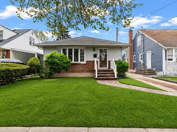 351 Maple Avenue, Uniondale, NY 11553