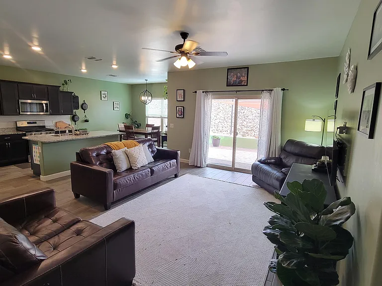 523 W Weldon St — Photo 3