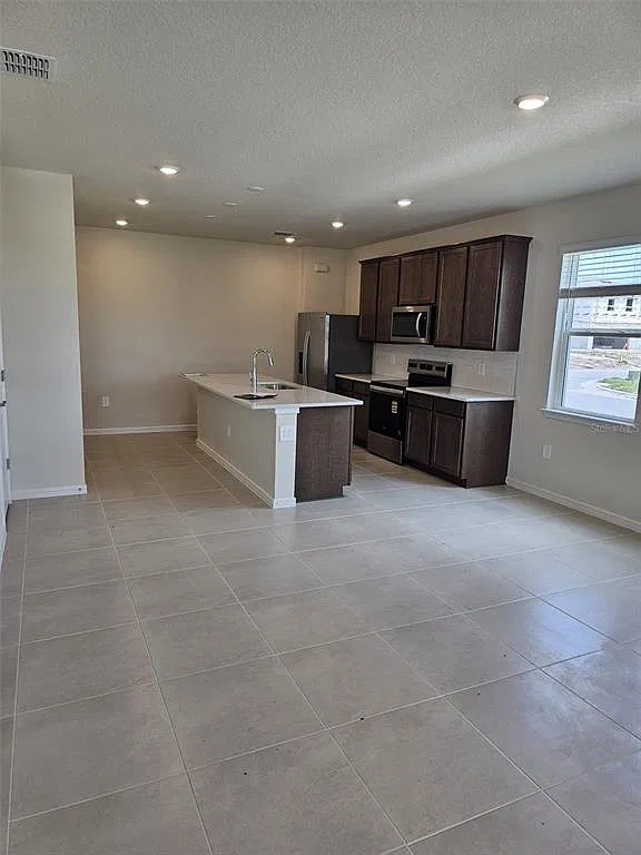 4 bed, 2.5 bath, 1835 sqft, $2,550 — Photo 3