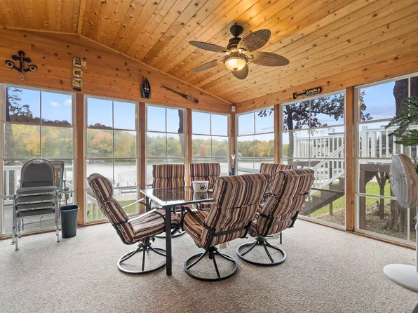 21710 259th St, Delhi, IA 52223