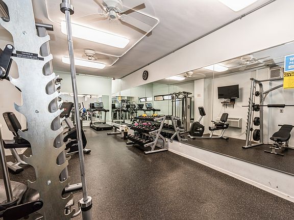 3rd image of 6157 N Sheridan Rd APT 19J