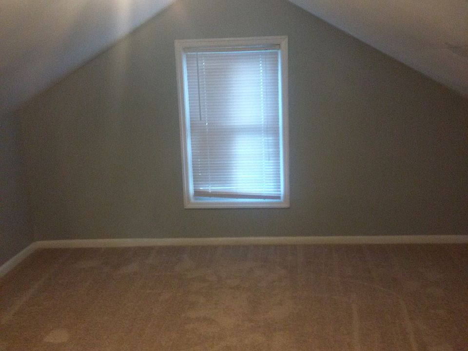 1st image of 1104 Oak Hill Dr