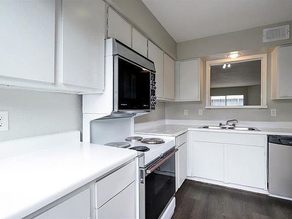 3rd image of 5044 Glenmont Dr