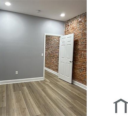 3rd image of 3320 N Park Ave