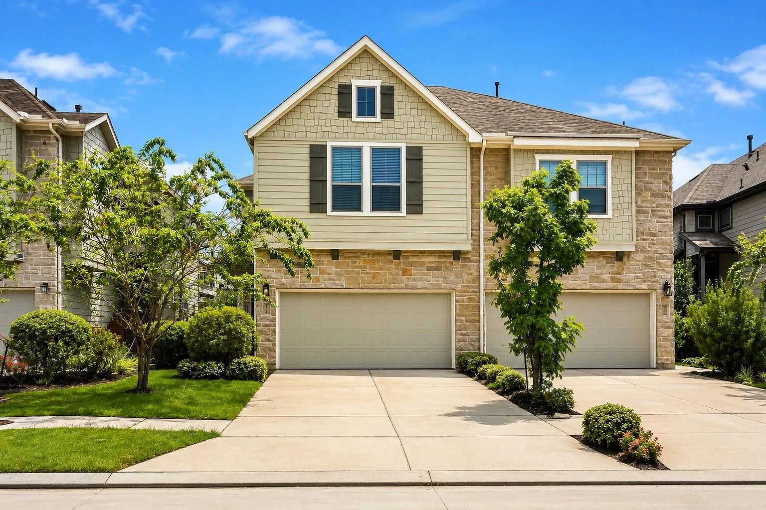 3 bed, 2.5 bath, 1903 sqft, $2,200 — Photo 1