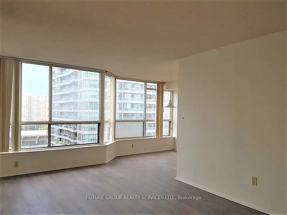55 Elm Dr W — Photo 4