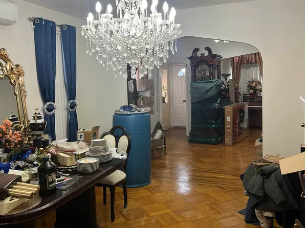 863 East 49th Street image 7 of 33