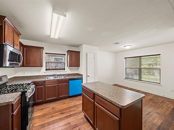 4th image of 303 Pine Mist Ln