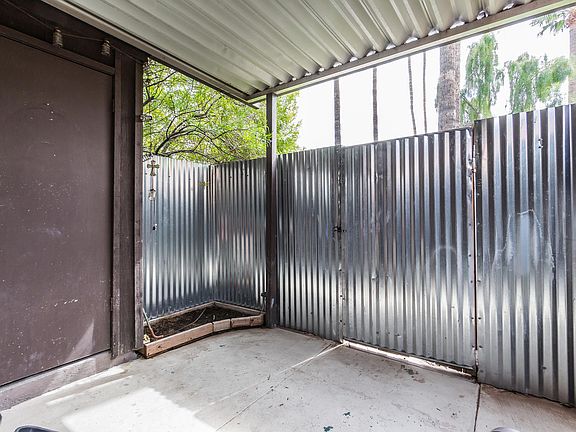 5th image of 3036 N 32nd St Unit 308