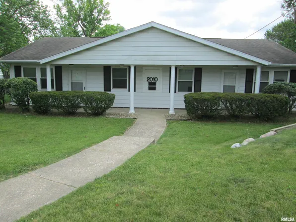 2010 W Westbrook Dr, Peoria, IL 61614