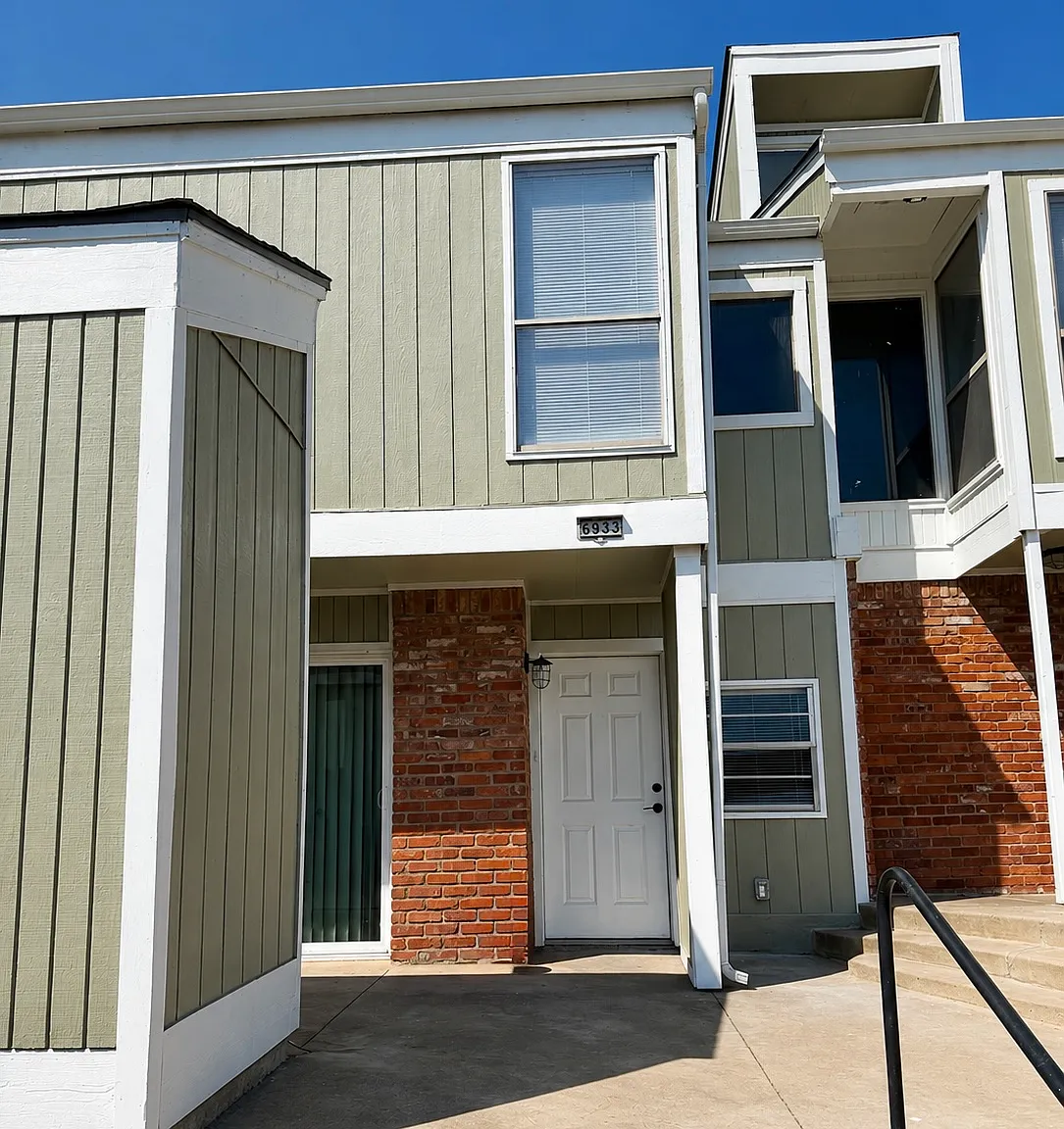 3 bed, 2.5 bath, 1660 sqft, $1,395 — Photo 1