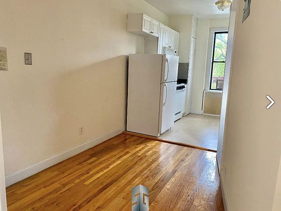 4th image of 42 Hicks St APT 3N