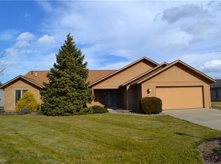 9055 Gatestone Rd, North Ridgeville, OH 44039