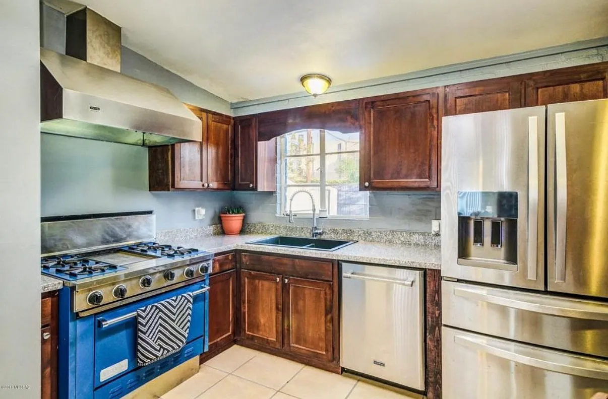 3 bed, 1054 sqft, $1,800 — Photo 3