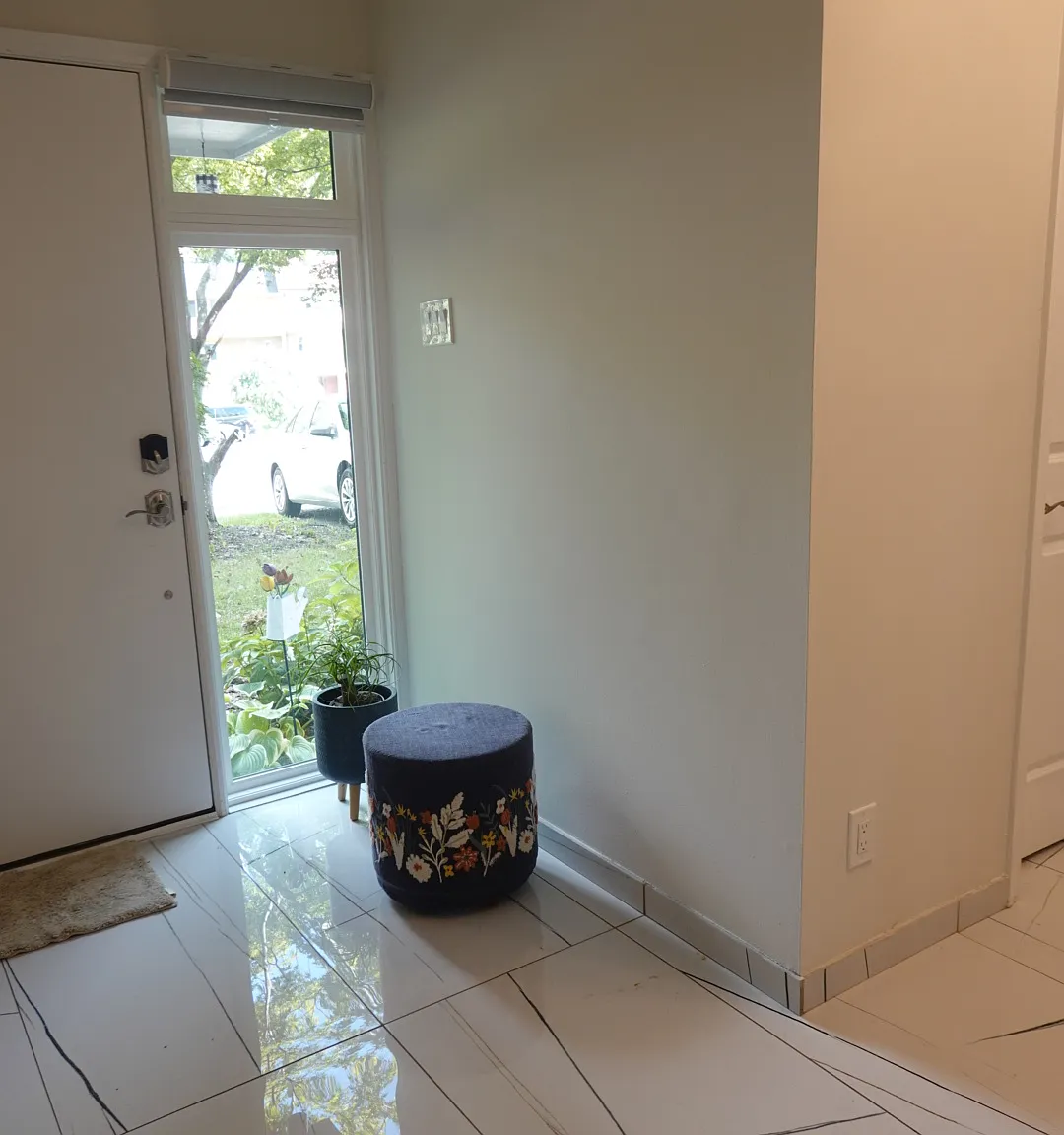 3 bed, 2.5 bath, 2037 sqft, $2,600 — Photo 2
