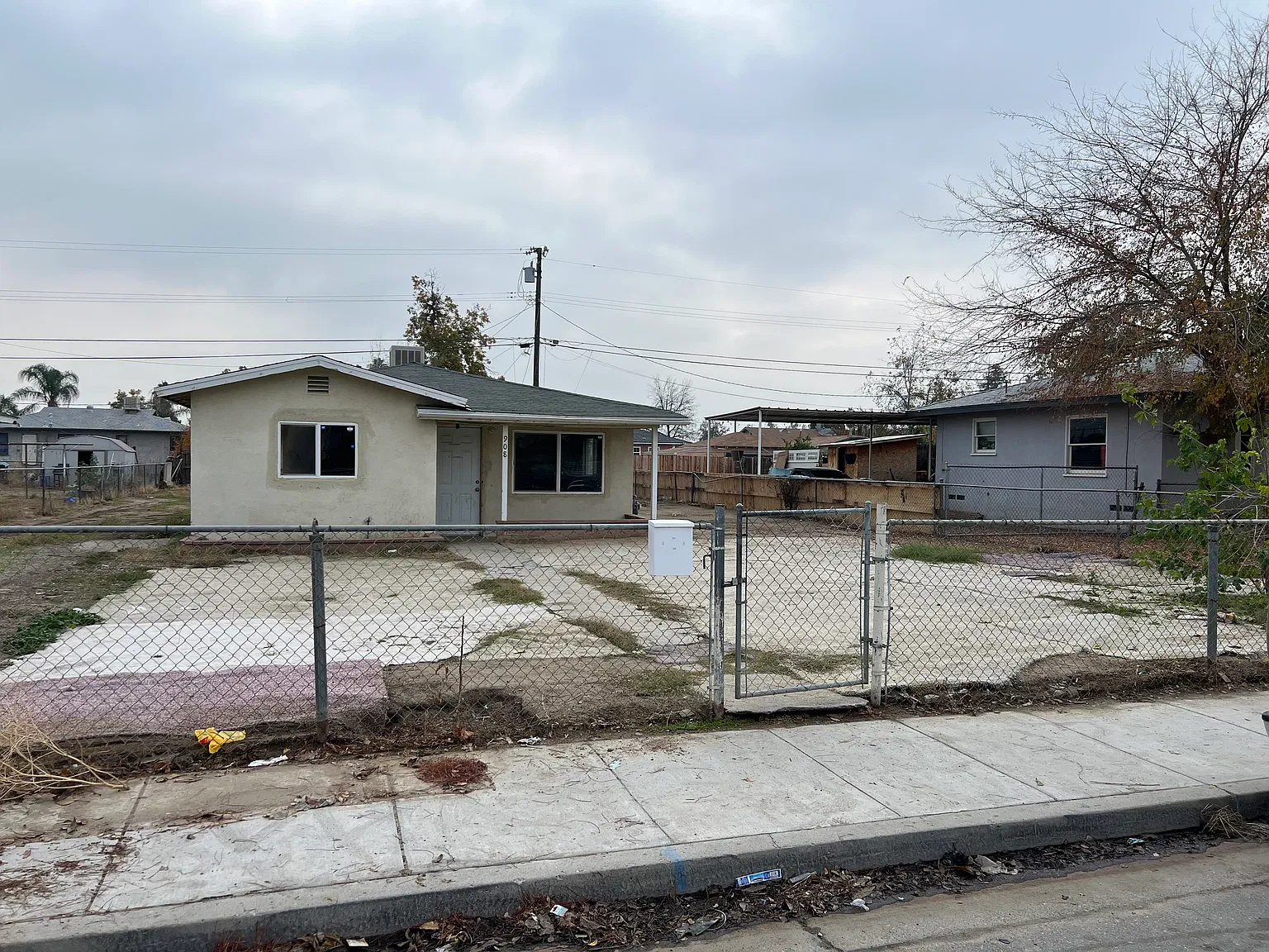 3 bed, 1060 sqft, $1,700 — Photo 2