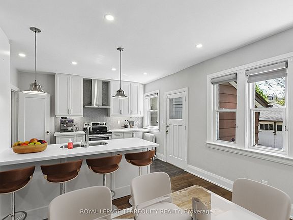 4th image of 407 Annette St