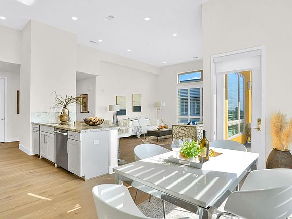 4th image of 1078 Foster Square Ln Unit 404