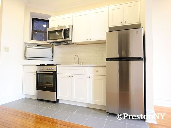 4th image of 324 E 34th St APT D2