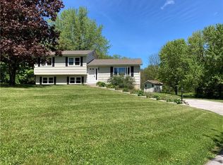 26 Goldfinch Dr, Pleasant Valley, NY 12578