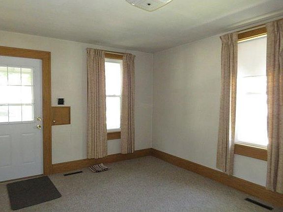 3rd image of 240 N Henninger St