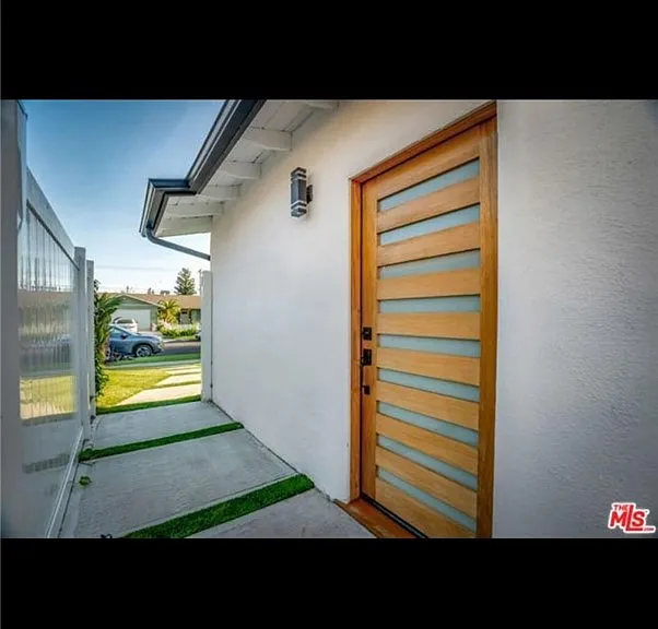 23341 Hartland St — Photo 1