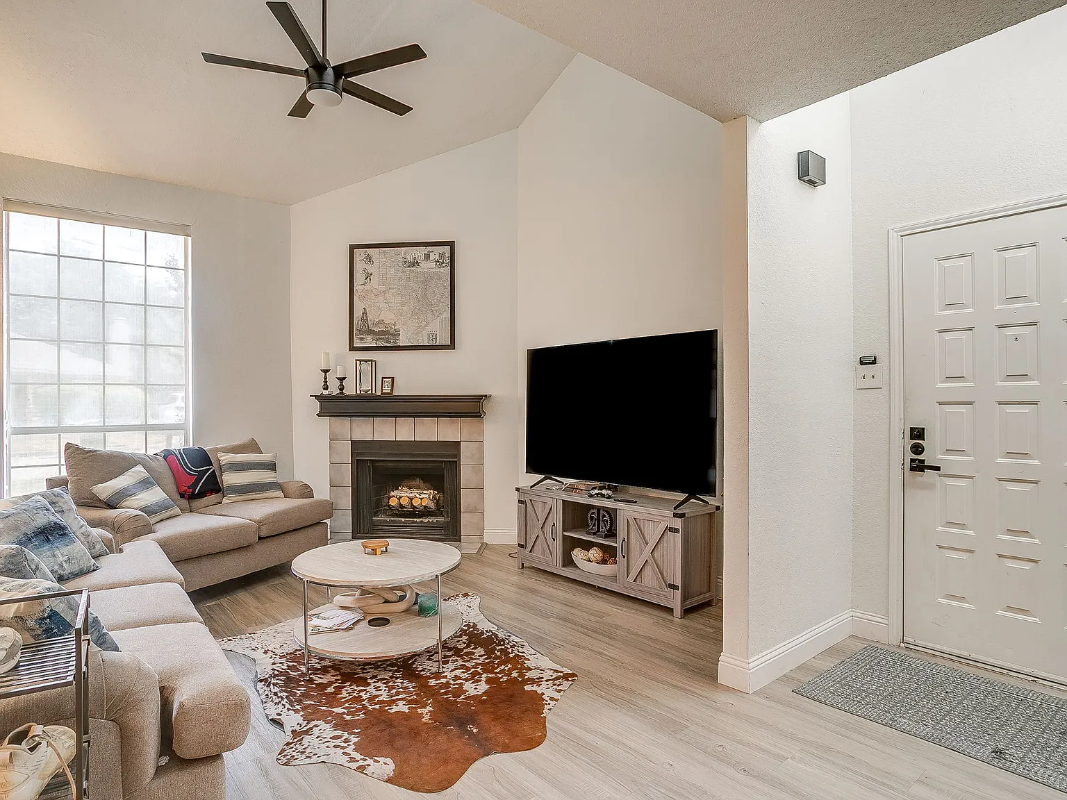 2 bed, 1607 sqft, $2,595 — Photo 3