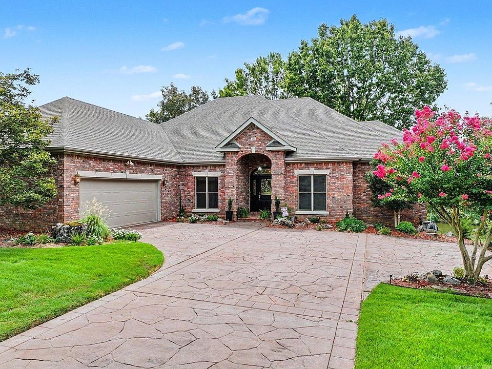 1st image of 200 Gardens Gate Cir