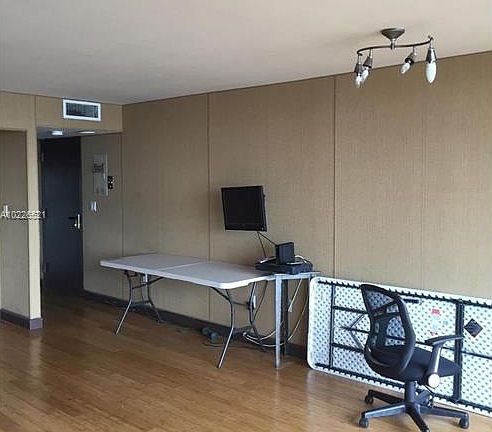 4th image of 555 NE 15th St APT 402