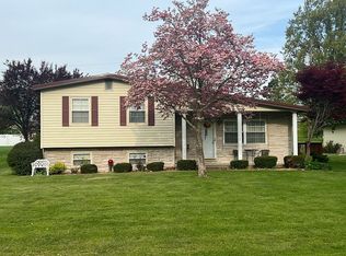705 Hilltop Dr, Vandalia, IL 62471