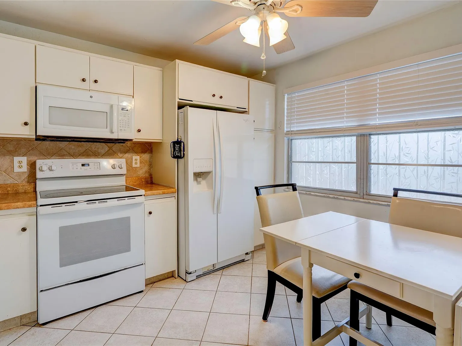 2 bed, 2.0 bath, 1162 sqft, $3,500 — Photo 3