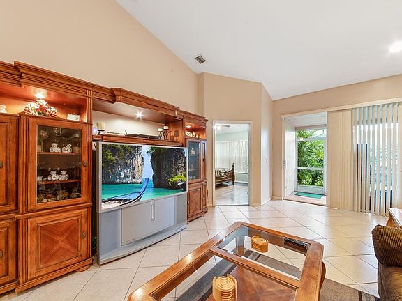 3rd image of 6460 Park Lake Cir
