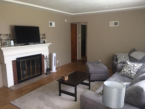 4th image of 503 E Water St