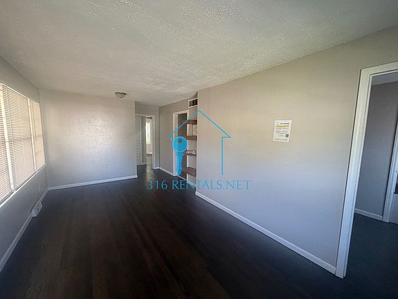 5th image of 957 N Old Manor Rd