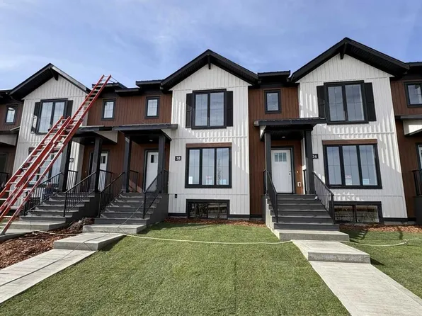 38 E Station Dr, Sylvan Lake, AB T4S 0S5