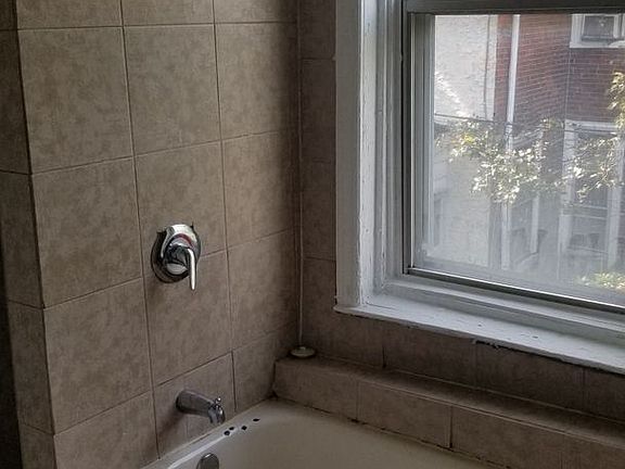 4th image of 1422 N Vogdes St