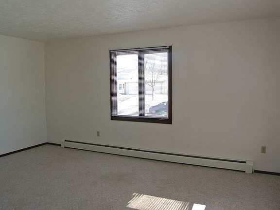 3rd image of 2001 Skyline Dr #1