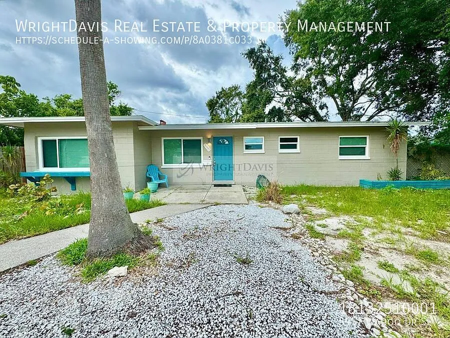 Charming 3-Bedroom, 2-Bath Home in St. Pete — Photo 3