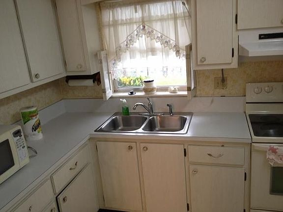 3rd image of 2894 Crosley Dr E APT C