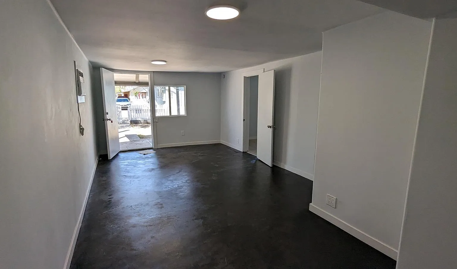 1841 E Harvard St — Photo 4