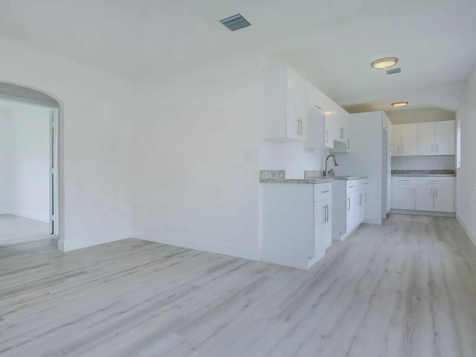 3 bed, 1140 sqft, $3,000 — Photo 4