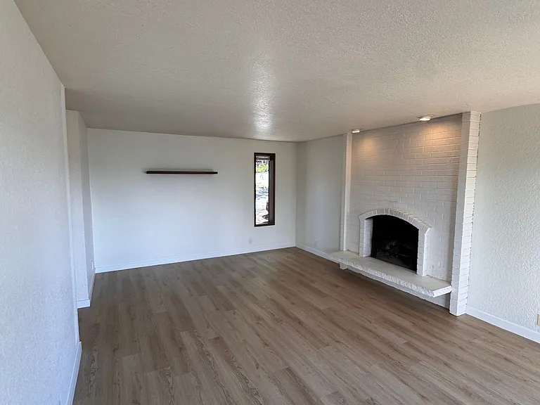 287 NW Market St — Photo 6