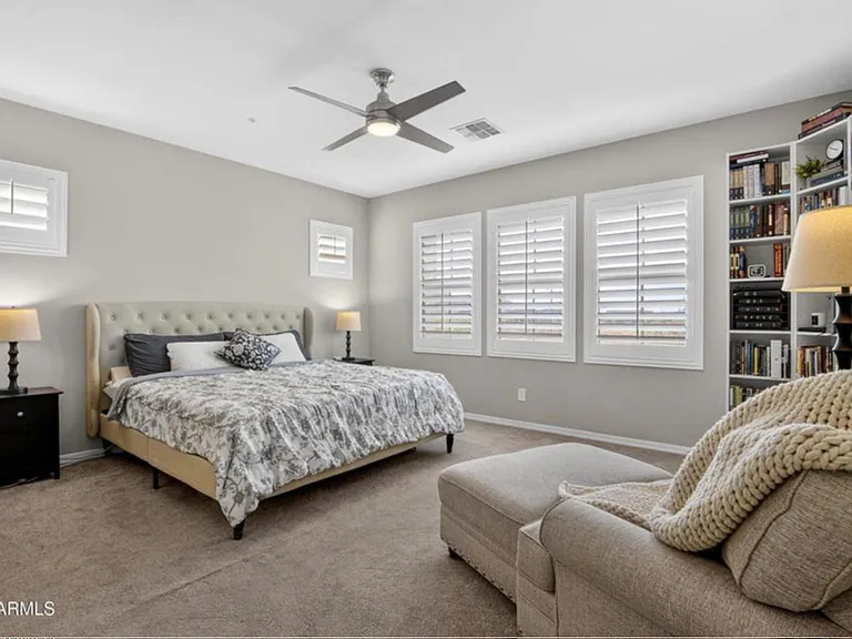 2419 W Gloria Ln — Photo 23